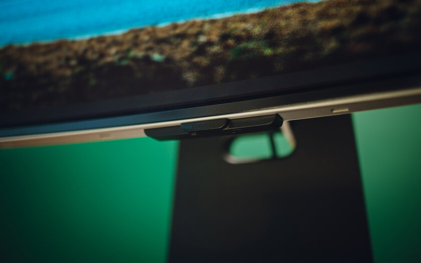 Попробовал широкий изогнутый монитор с пультом (!) — для игр и работы. Обзор Samsung Odyssey OLED G8 — Что в коробке и знакомство. 23